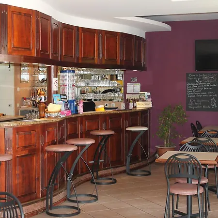 Des Colonnes מלון 2*