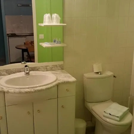 Des Colonnes מלון 2*