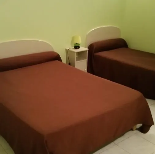 Hotel Des Colonnes 2*